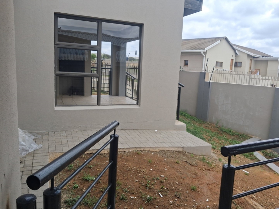 To Let 3 Bedroom Property for Rent in Hillside Free State